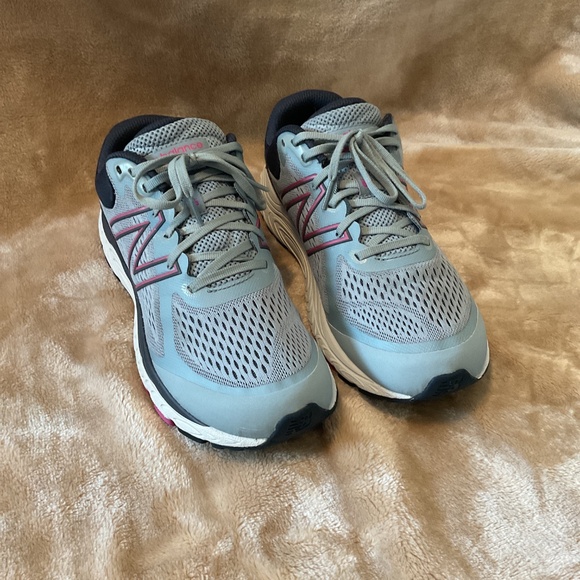 New Balance 840 - Picture 2 of 4